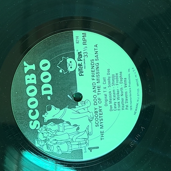 SCOOBY-DOO AND FRIENDS.  Exciting Christmas Stories... - Picture 3 of 4